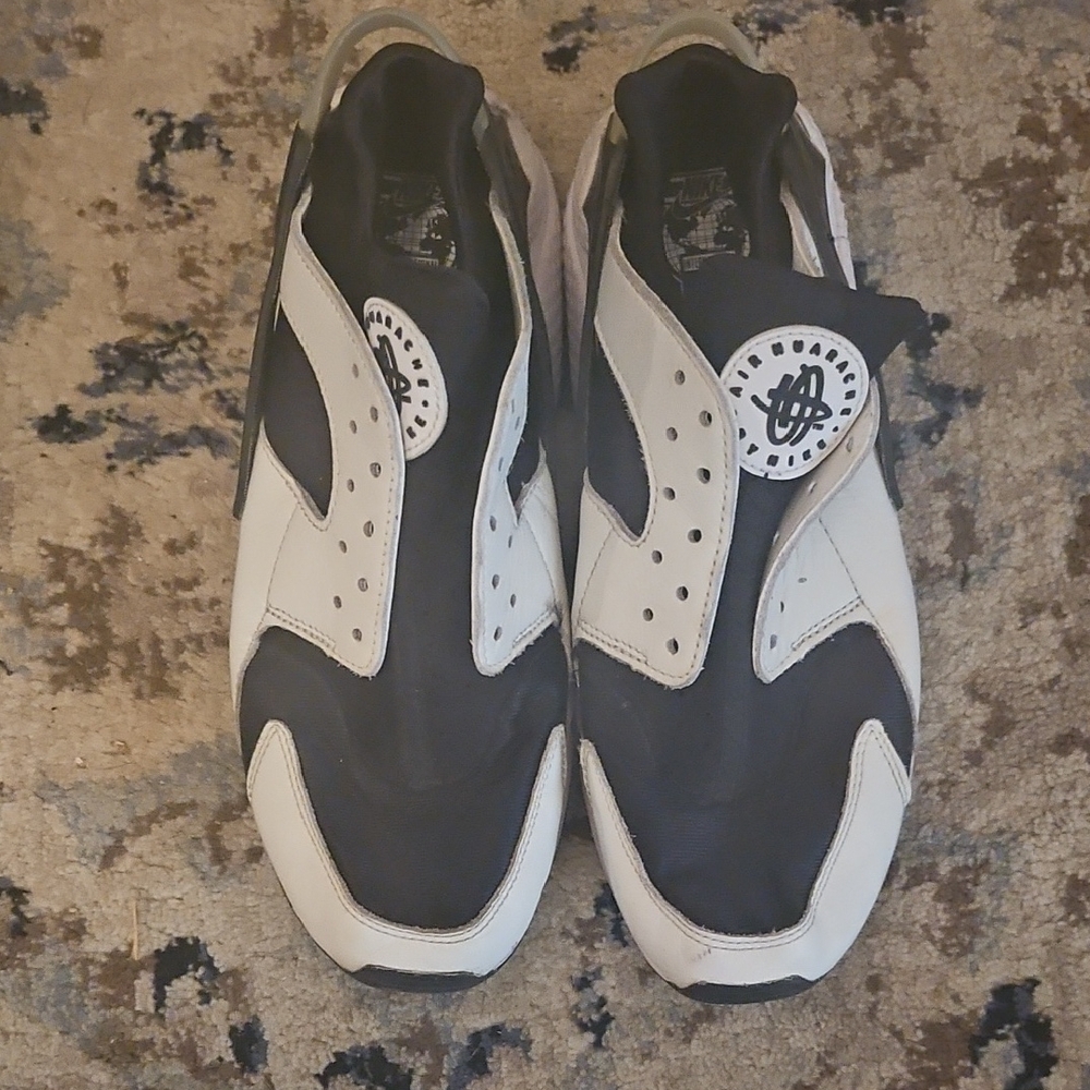 Nike Black and White Athletic Shoes